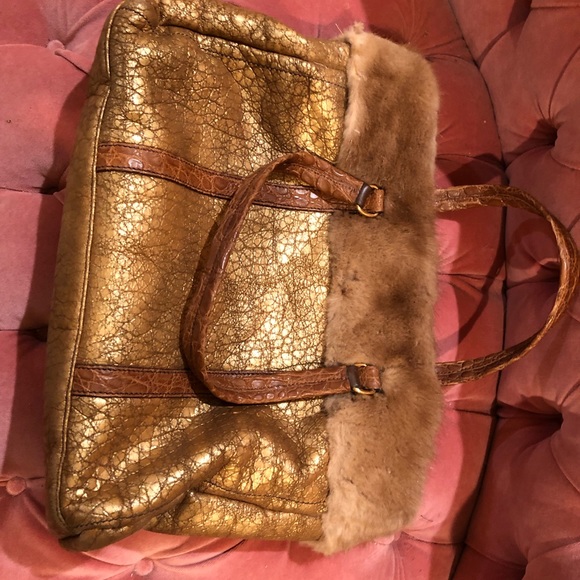 PRADA’S UNSPOKEN LUXURY - Picture 6 of 8